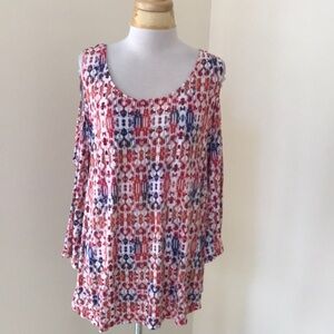 Rose+ Olive 2X printed cold shoulder top.